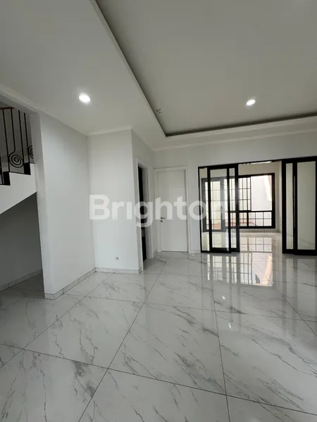 image RUMAH MEWAH & LUAS 3 LANTAI DI SUTERA WINONA TYPE TYRIA, ALAM SUTERA, LOKASI STRATEGIS DEKAT MALL (2)