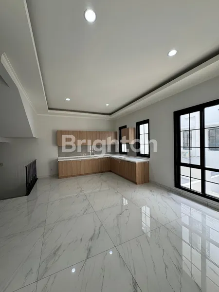 image RUMAH MEWAH & LUAS 3 LANTAI DI SUTERA WINONA TYPE TYRIA, ALAM SUTERA, LOKASI STRATEGIS DEKAT MALL (4)