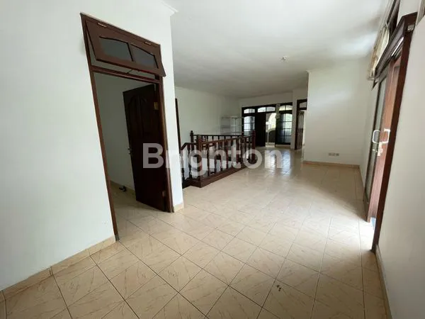 image DIJUAL/DISEWA RUMAH LUAS OLD MONEY STYLE DI JIMBARAN (8)