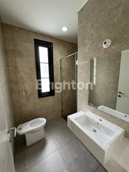 image RUMAH MEWAH & LUAS 3 LANTAI DI SUTERA WINONA TYPE TYRIA, ALAM SUTERA, LOKASI STRATEGIS DEKAT MALL (5)