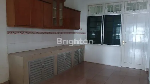 image RUMAH 2LT, STRATEGIS, BERADA DI KAWASAN KOMERSIL. (6)