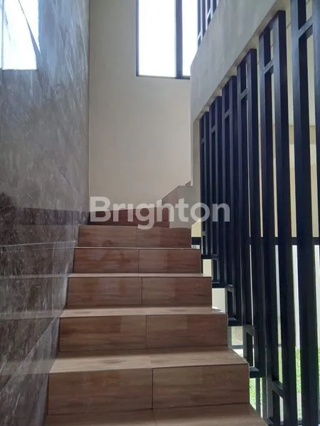 image RUMAH MEWAH 2 LANTAI DI PONDOK MUTIARA BARU SIDOARJO (3)