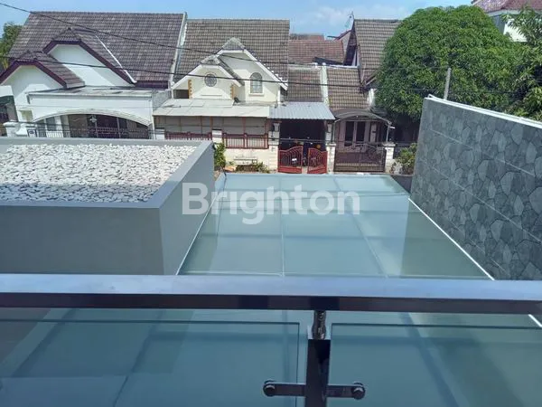 image RUMAH MEWAH 2 LANTAI DI PONDOK MUTIARA BARU SIDOARJO (5)