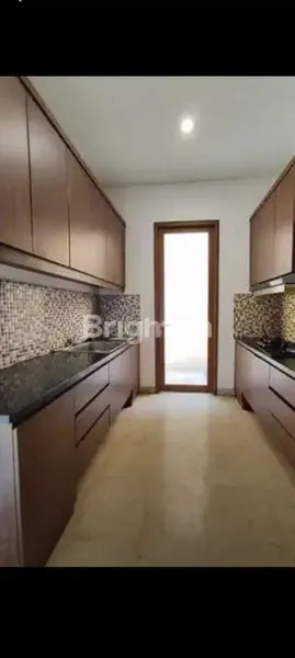 image DIJUAL RUMAH DI KEMANG UTARA 2.5 LANTAI, 400 M², KOLAM RENANG, LOKASI STRATEGIS (8)