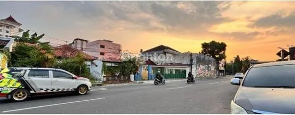 image HITUNG TANAH SAJA !!! RUMAH DI RM SAID ADA IMB NYA (2)