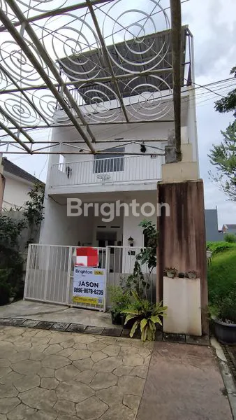 image DIJUAL RUMAH 3 LANTAI FULL FURNISHED VIEW CANTIK AREA TENGAH KOTA BATU PERUMAHAN PESANGGRAHAN BATU POSISI STRATEGIS KAVLING DEPAN GAK MASUK2 (1)
