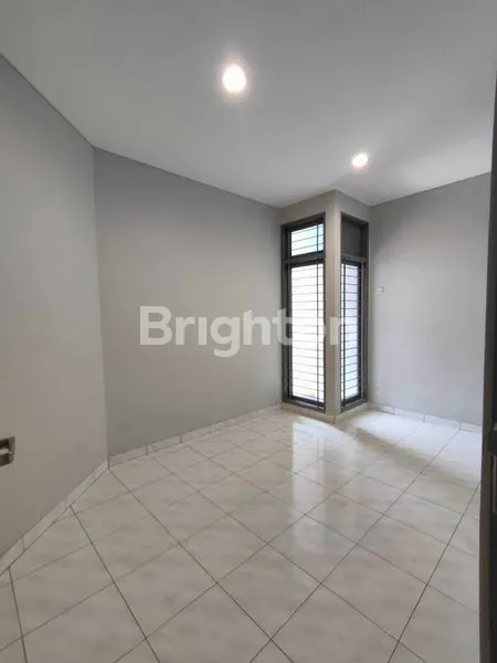 image RUMAH MEWAH 4 KT, SHM, SIAP HUNI DI GELONG BARU (8)