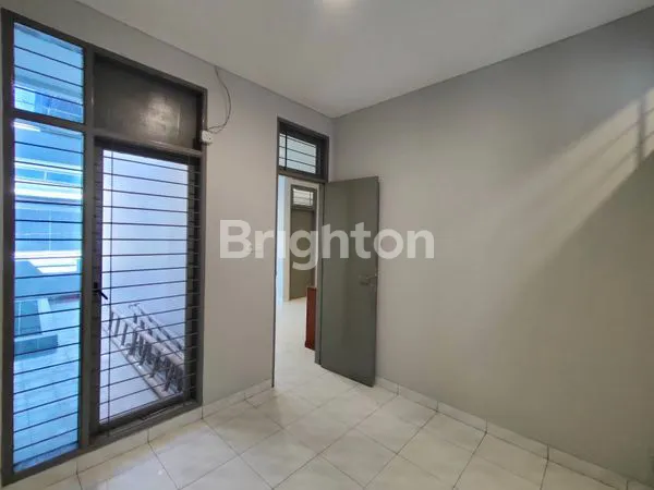 image RUMAH MEWAH 4 KT, SHM, SIAP HUNI DI GELONG BARU (4)