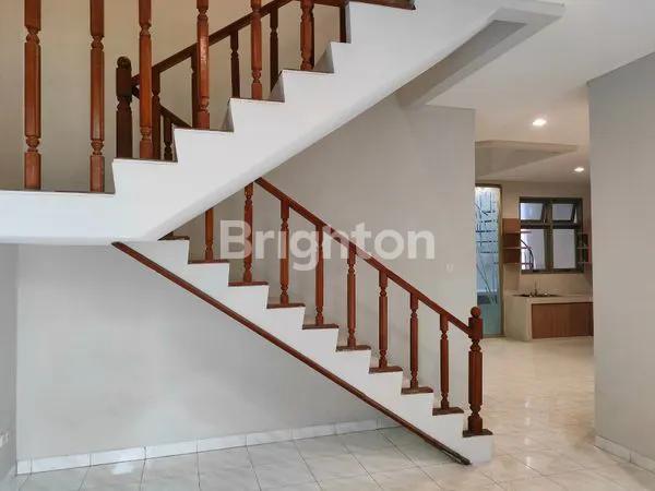 image RUMAH MEWAH 4 KT, SHM, SIAP HUNI DI GELONG BARU (3)