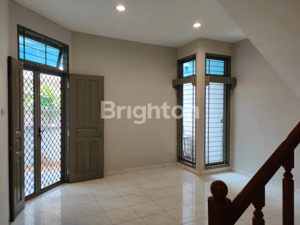 image RUMAH MEWAH 4 KT, SHM, SIAP HUNI DI GELONG BARU (7)