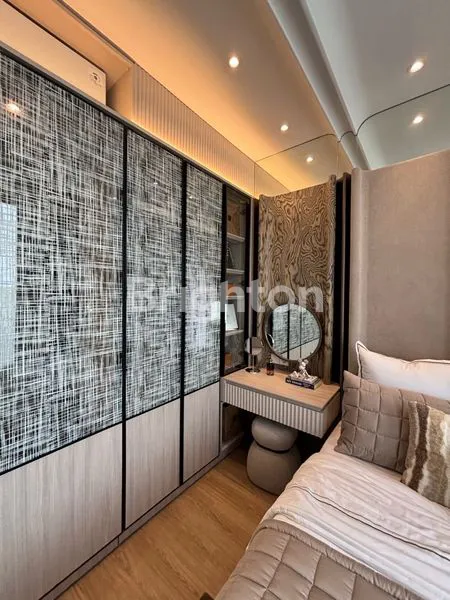 image RUMAH LUAS 4+1 KT DI NORTHWEST GARDEN, ADA ROOFTOP (7)