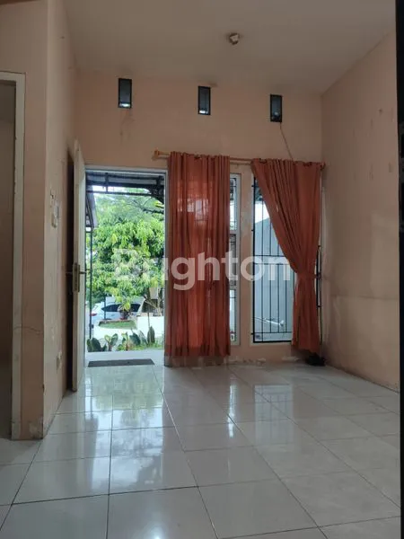 image RUMAH STRATEGIS DEKAT STASIUN TANGERANG SELATAN  (2)