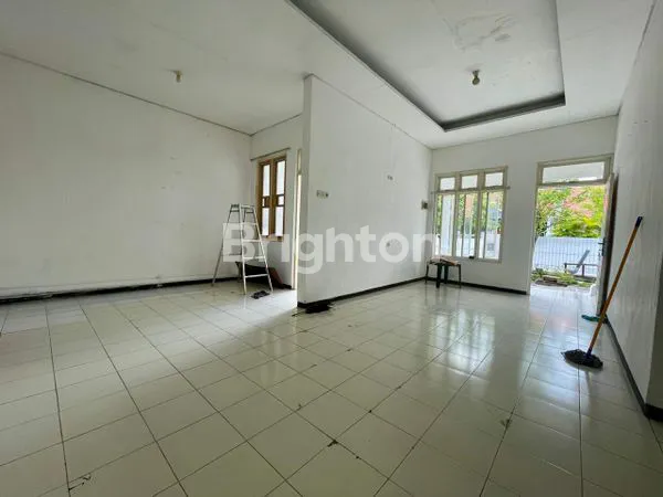 image RUMAH PREMIUM 4 KT SIAP HUNI LT 162M² DI PANDUGO DEKAT KAMPUS, RSUD DAN AKSES TOL RUNGKUT JUANDA (3)