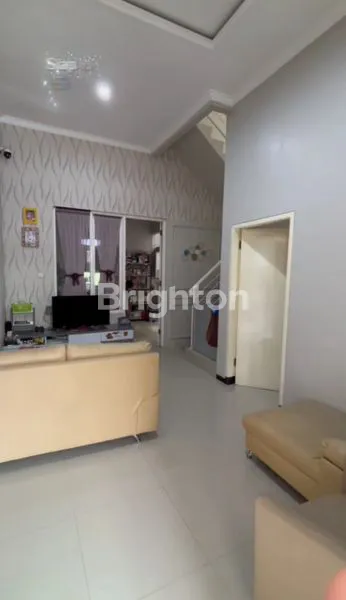 image HANYA 12 MENIT KE UNIVERSITAS MUHAMMADIYAH MALANG DAN EXIT TOL! RUMAH 2 LANTAI GRAHA MULIA TASIKMADU  (3)