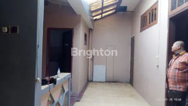 image DIJUAL RUMAH LUAS FURNISHED STRATEGIS BEDALI LAWANG SELANGKAH KE JALAN POROS PROVINSI KABUPATEN MALANG  (3)