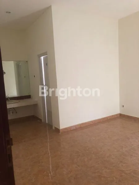 image RUKO 2 LANTAI DI SESETAN, LT 150M² SHM LENGKAP (4)