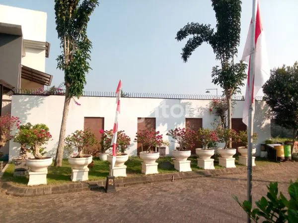 image RUMAH MEWAH DI GRAHA SUDIRMAN KEPANJEN (3)