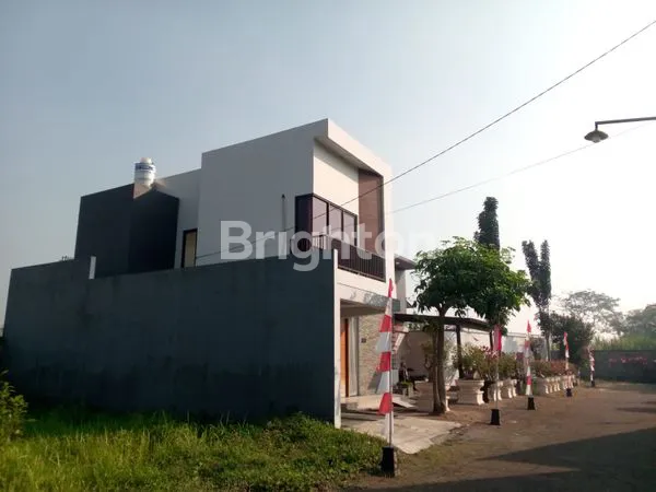 image RUMAH MEWAH DI GRAHA SUDIRMAN KEPANJEN (7)