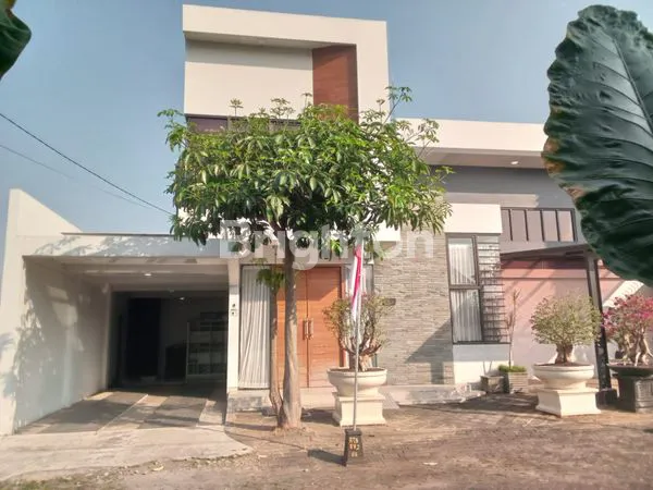 image RUMAH MEWAH DI GRAHA SUDIRMAN KEPANJEN (2)