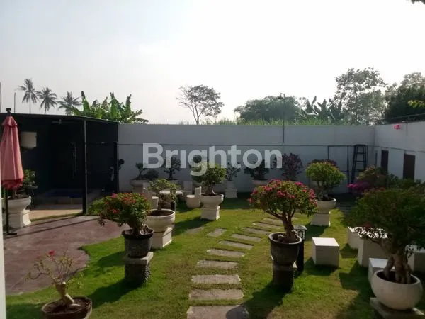 image RUMAH MEWAH DI GRAHA SUDIRMAN KEPANJEN (8)