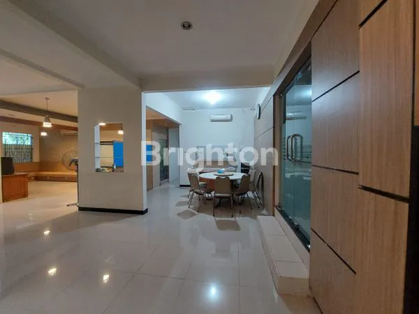 image RUMAH MEWAH 2 LANTAI DEKAT JALAN SILIWANGI (2)