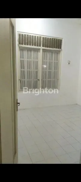 image RUMAH SIAP HUNI AKSES MOBIL LOKASI STRATEGIS DEKAT SENAYAN DAN PERMATA HIJAU DI KEBAYORAN LAMA, JAKARTA SELATAN (4)