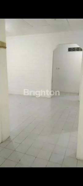 image RUMAH SIAP HUNI AKSES MOBIL LOKASI STRATEGIS DEKAT SENAYAN DAN PERMATA HIJAU DI KEBAYORAN LAMA, JAKARTA SELATAN (5)