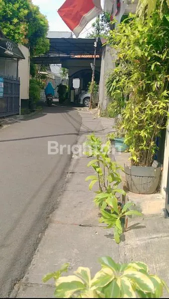 image RUMAH SIAP HUNI AKSES MOBIL LOKASI STRATEGIS DEKAT SENAYAN DAN PERMATA HIJAU DI KEBAYORAN LAMA, JAKARTA SELATAN (6)