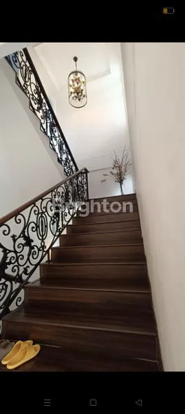 image DI JUAL RUMAH MEWAH BERGAYA KLASIK DI MODERNLAND TANGERANG. (6)