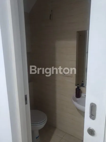 image RUMAH 2 LT RAPI TERAWAT DI RESIDENCE ONE DEKAT BSD TANGERANG  (8)