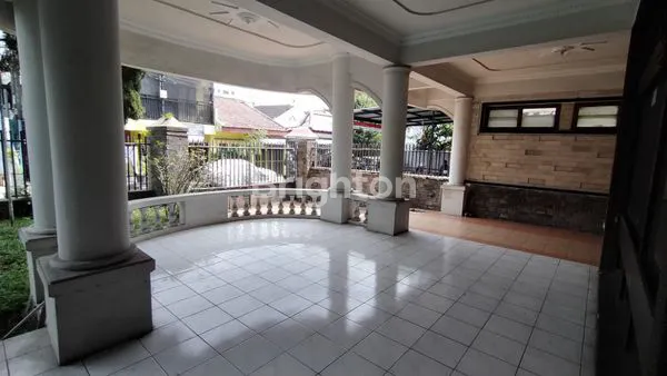 image DIJUAL RUMAH BESAR DAN KOS AKTIF 22 KAMAR DI LOKASI PREMIUM (1)