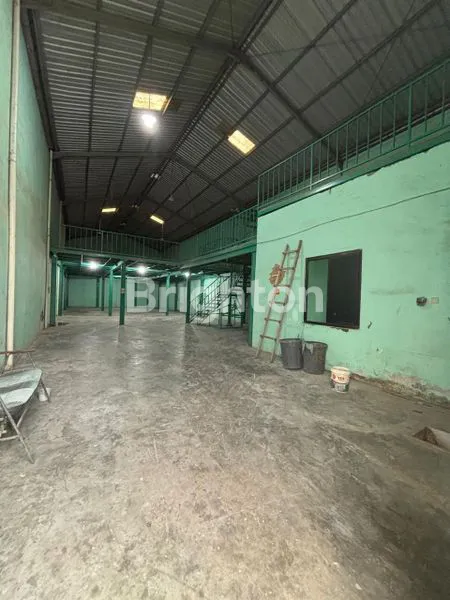 image AREA PERGUDANGAN ATAU INDUSTRI DI TIARA JABON WARU SIDOARJO JAWA TIMUR. AREA KOMERSIAL DEKAT BANDARAN JUANDA, BISA AKSES KONTAINER. GUDANG SIAP PAKAI BESAR LUAS. NOL JALAN EAYA BESAR. STRATEGIS. MURAH POLL (5)