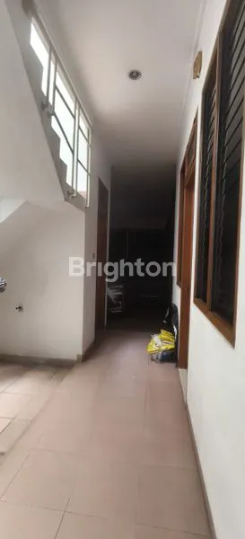 image RUMAH 2 LANTAI SHM, LOKASI PREMIUM JAKARTA PUSAT (6)