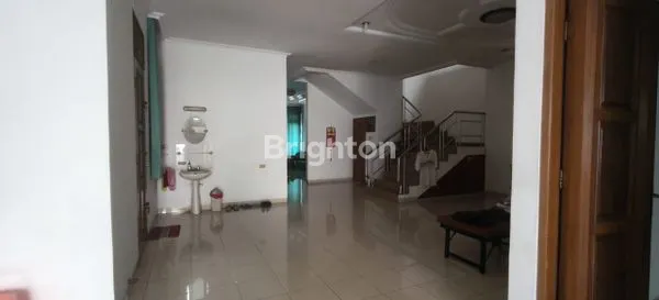 image RUMAH 2 LANTAI SHM, LOKASI PREMIUM JAKARTA PUSAT (7)