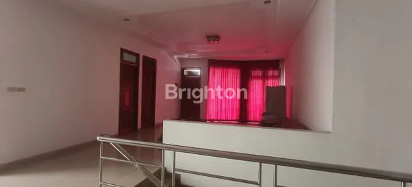 image RUMAH 2 LANTAI SHM, LOKASI PREMIUM JAKARTA PUSAT (8)