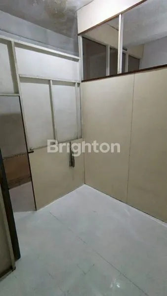 image RUMAH 2.5 LANTAI DIJUAL JL SEKIP  (8)