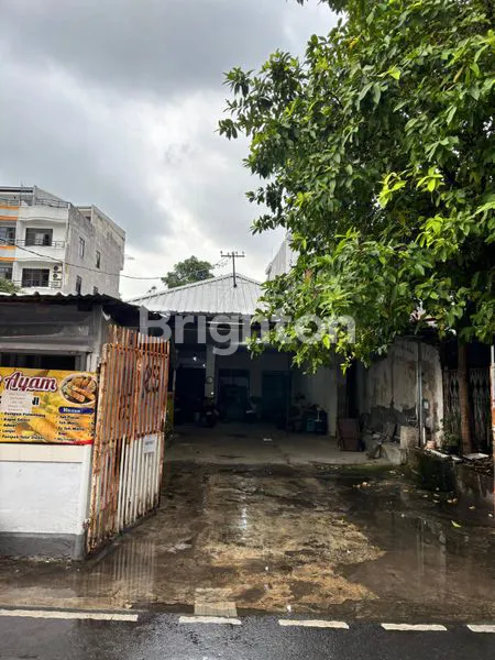 image RUMAH TUA DAN BESAR DI PASAR BARU (1)