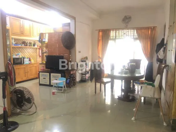 image RUMAH 2 LANTAI DI KOMPLEK MIGAS JOGLO, LT 200M² (2)