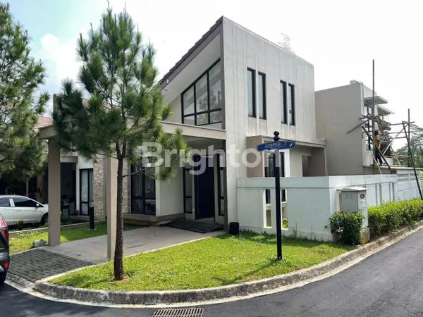 image RUMAH DI KOMPLEK ELITE, STRATEGIS SELANGKAH KE PINTU TOLL (1)