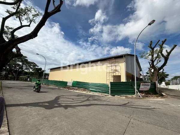 GUDANG LUAS DI LIPPO KARAWACI, 10 MENIT KE GERBANG TOL