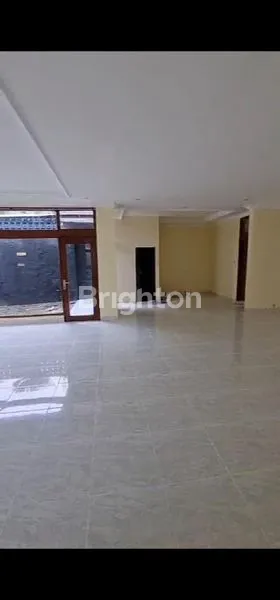 image RUMAH 2 LANTAI LUAS: 1600M² KEMANG JAKARTA SELATAN (4)