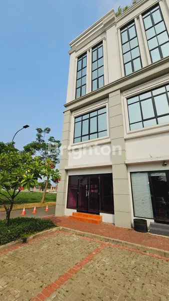 image RUKO SEDAYU CITY HOEK (4)