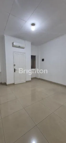 image RUKO GANDENG 3 LANTAI DI MERUYA, LT 418M², SHM (6)