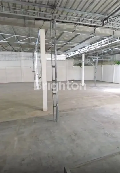 image DISEWAKAN GUDANG STRATEGIS DI WILAYAH BLITAR, COCOK UNTUK USAHA, PENYIMPANAN, ATAU DISTRIBUSI. (7)