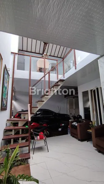 image DIJUAL RUMAH TENGAH KOTA SIAP HUNI TERAWAT  2,5 LANTAI ADA MEZZANINE EKSTRA UNTUK SERVICE AREA STRATEGIS MUDAH KEMANA MANA NYAMAN DI KOTA MALANG  (3)