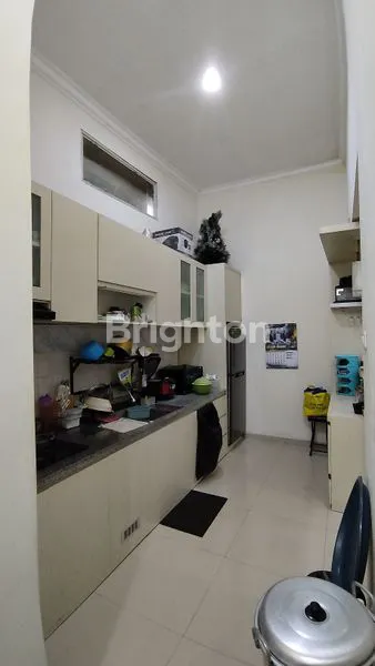 image DIJUAL RUMAH TENGAH KOTA SIAP HUNI TERAWAT  2,5 LANTAI ADA MEZZANINE EKSTRA UNTUK SERVICE AREA STRATEGIS MUDAH KEMANA MANA NYAMAN DI KOTA MALANG  (5)