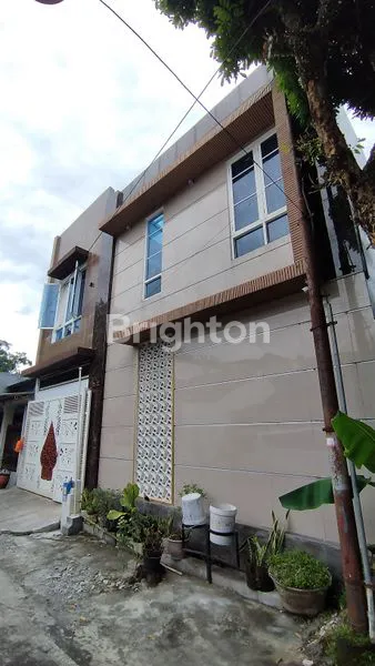 image DIJUAL RUMAH TENGAH KOTA SIAP HUNI TERAWAT  2,5 LANTAI ADA MEZZANINE EKSTRA UNTUK SERVICE AREA STRATEGIS MUDAH KEMANA MANA NYAMAN DI KOTA MALANG  (1)