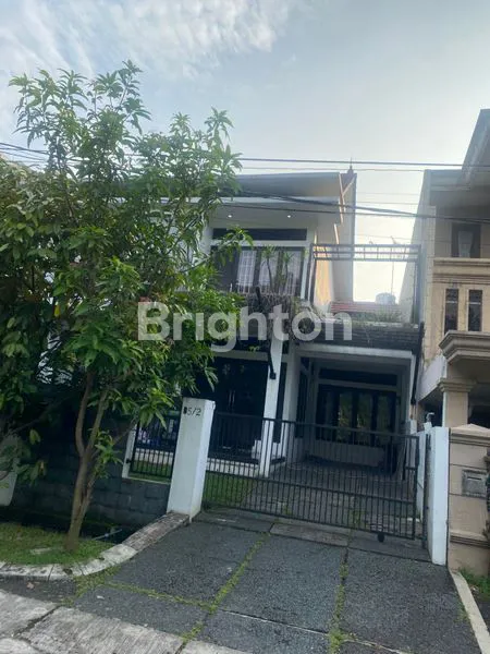 image OPSI 2 (PREMIUM): HUNIAN EKSKLUSIF KEMANG PRATAMA 3: HALAMAN LUAS, LISTRIK BESAR & VIEW LAPANGAN.\N​OPSI 3 (INVESTASI): JUAL CEPAT RUMAH 252 M² DI KEMANG PRATAMA 3 – LOKASI PREMIUM & NYAMAN. (1)