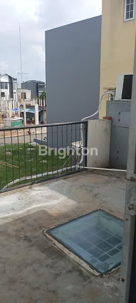 image RUMAH SIAP HUNI, 2 LANTAI PLUS DAK DI JAKARTA BARAT (8)