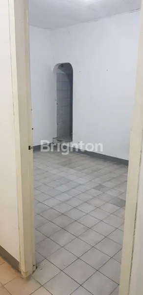 image RUMAH DI JUAL SIAP HUNI DI PAMULANG PERMAI 2 TANGERANG SELATAN, 4 MENIT KE PASAR BUKIT PAMULANG 2, 15 MENIT KE MALL PEMULANG SQUATE, 10 MENIT KE RS PERMATA PAMULANG, 15 MENIT KE TERMINAL BSD (2)